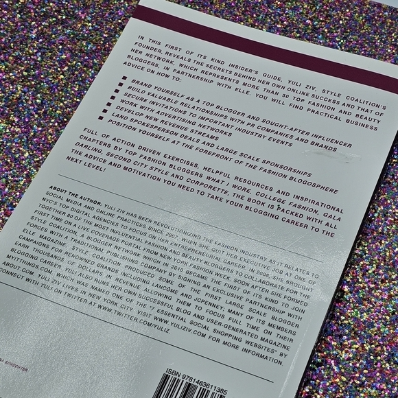 FASHION 2.0: Blogging Your Way To The Front Row by Yuli Ziv - Picture 3 of 3